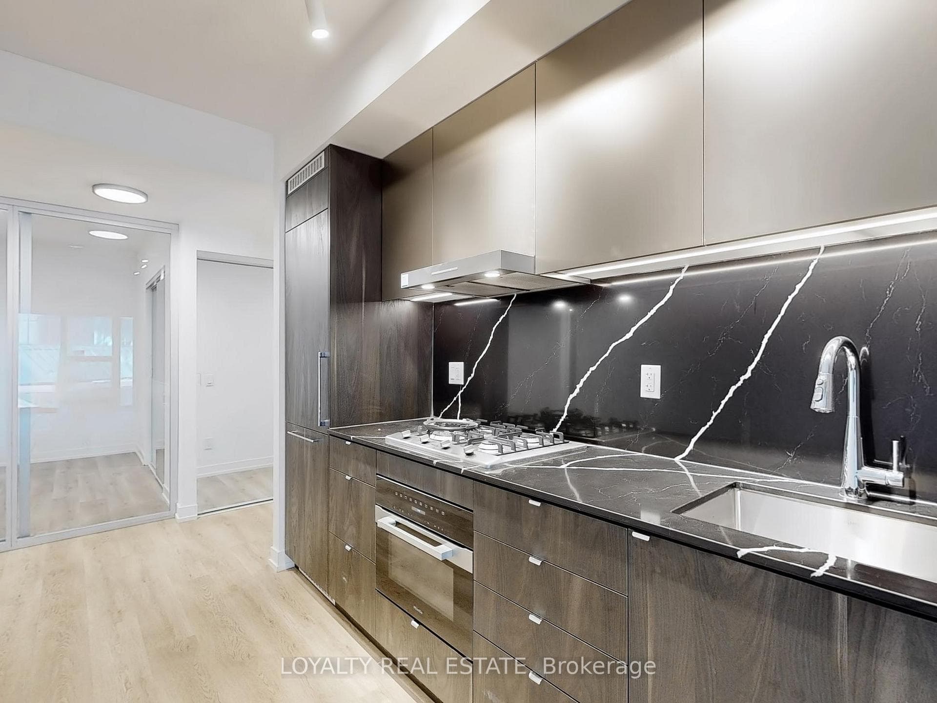 771 Yonge Street Unit 706 photo 16