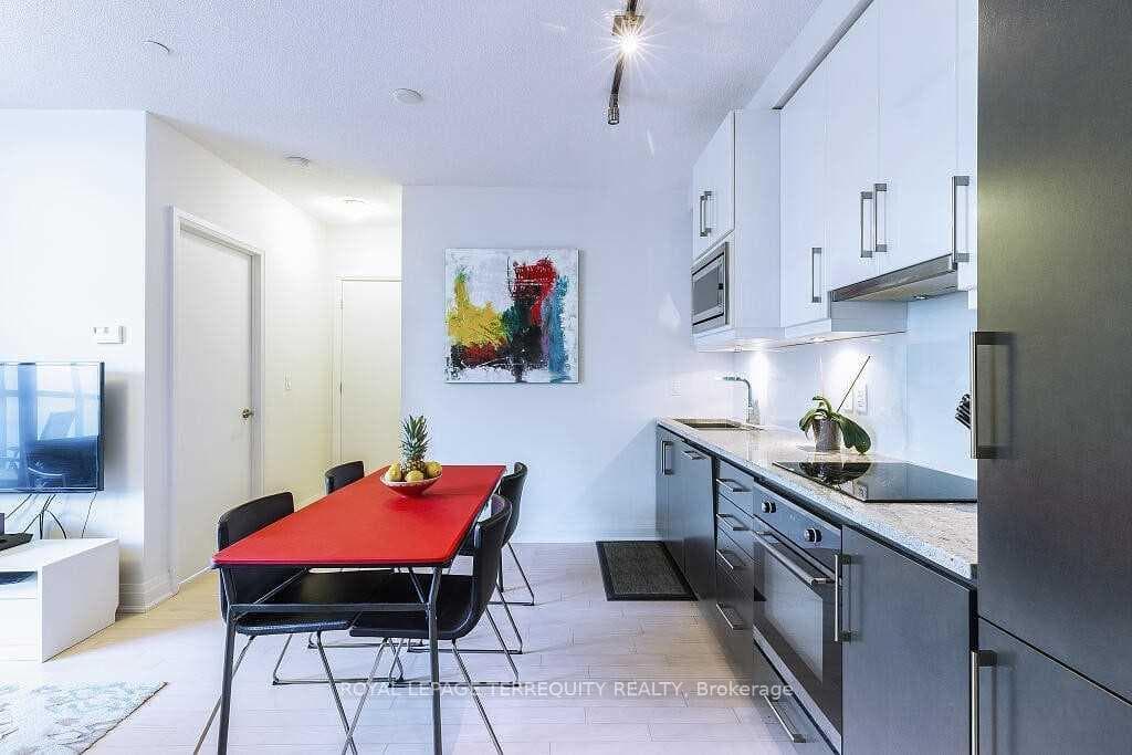 21 Clairtrell Road Unit 326 photo 16