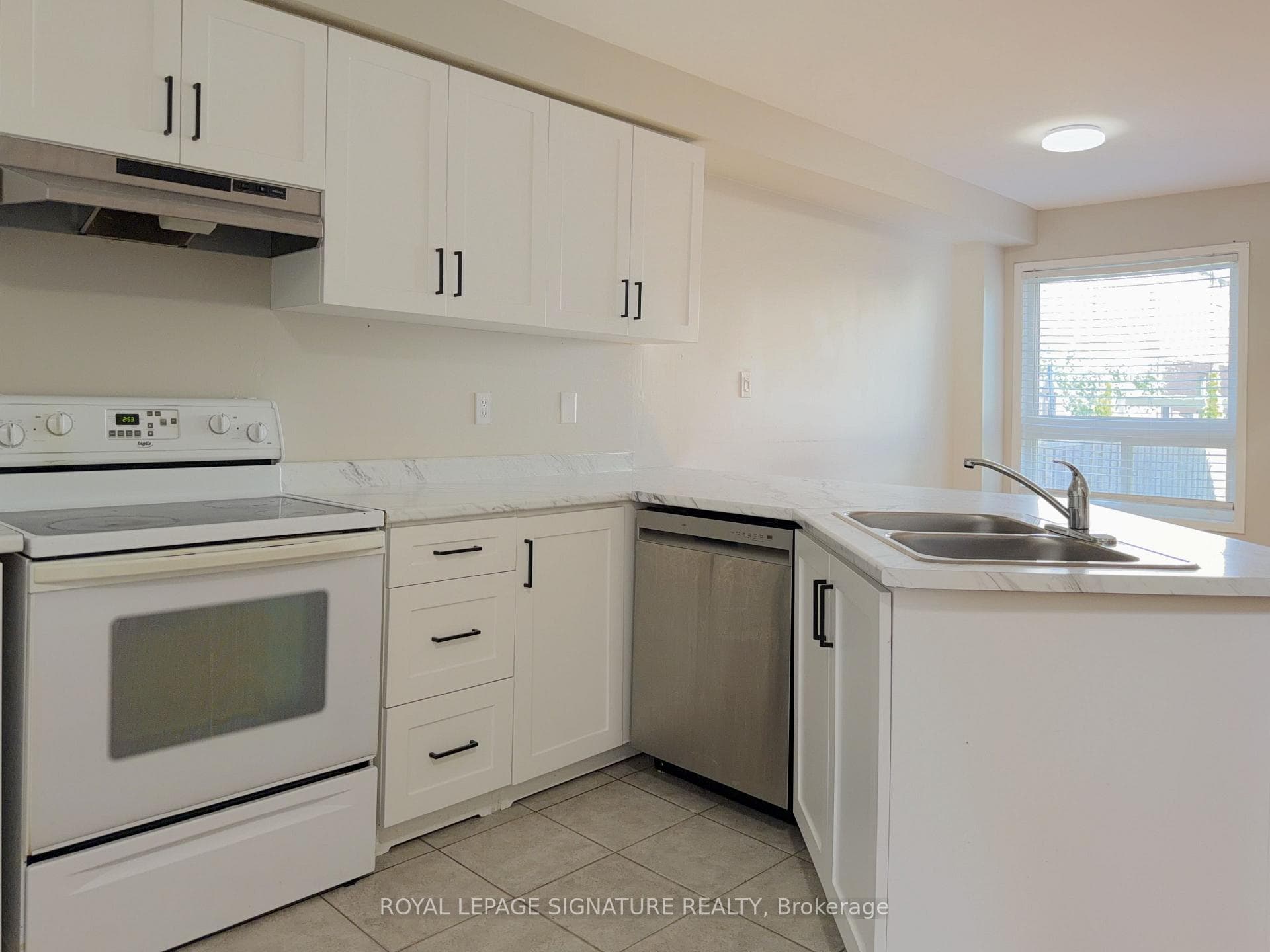 3321 Raindance Crescent photo 11