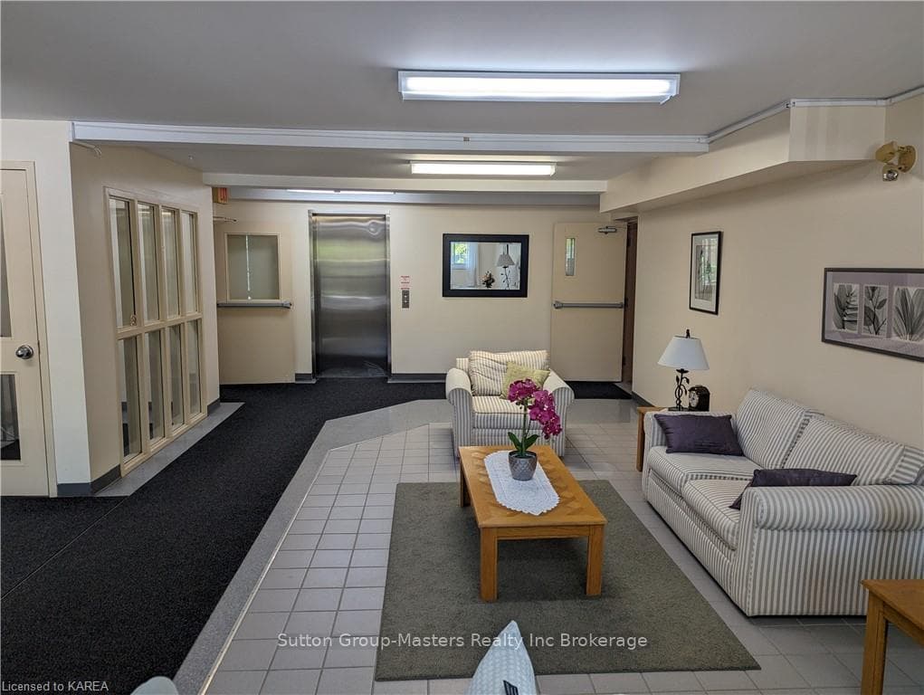 310 KINGSDALE Avenue Unit 408 photo 5
