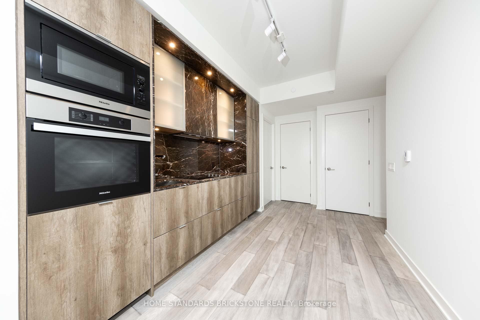 11 Yorkville Avenue Unit 1014 photo 9