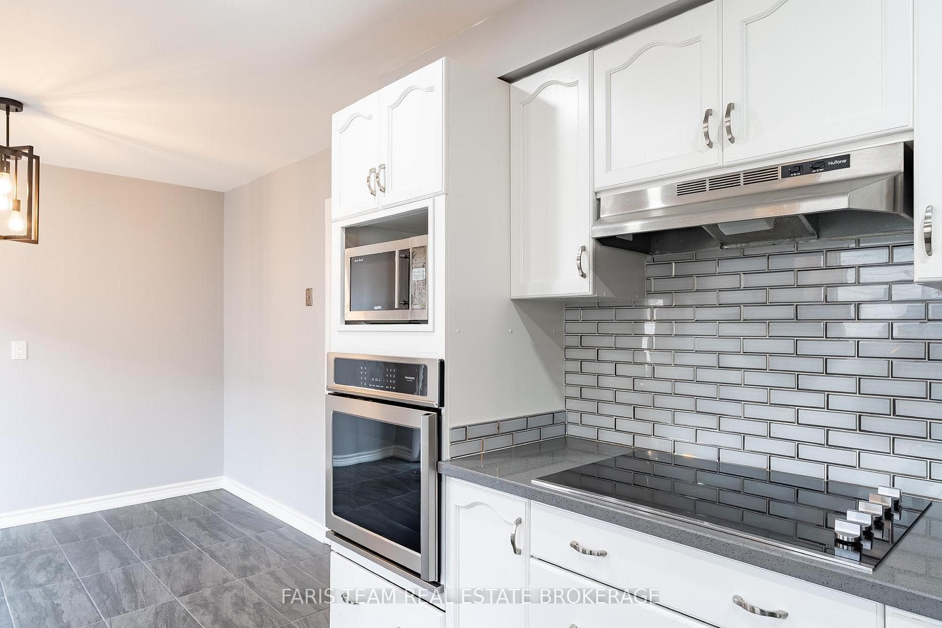 2200 Richard Street photo 10