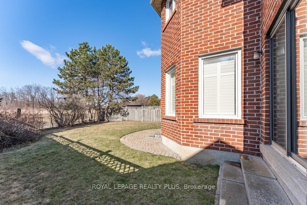 3500 Loyalist Drive photo 32