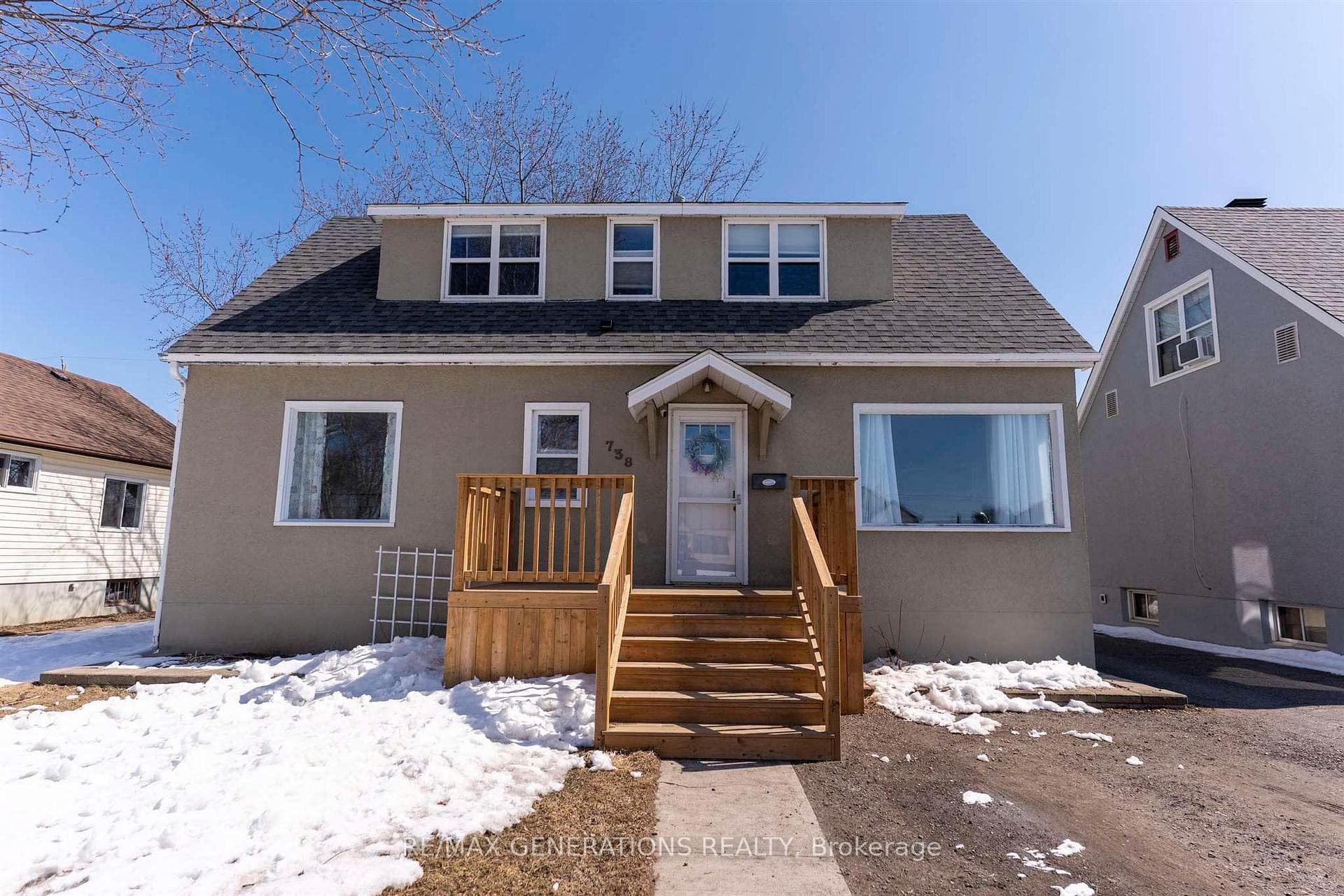 738 Bessie Avenue photo 1