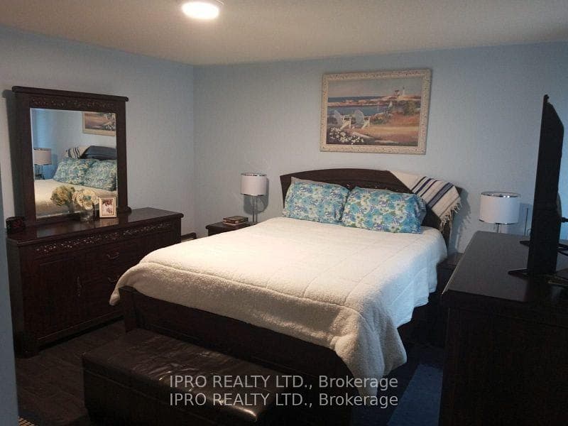 64 Ridgefield Court photo 9