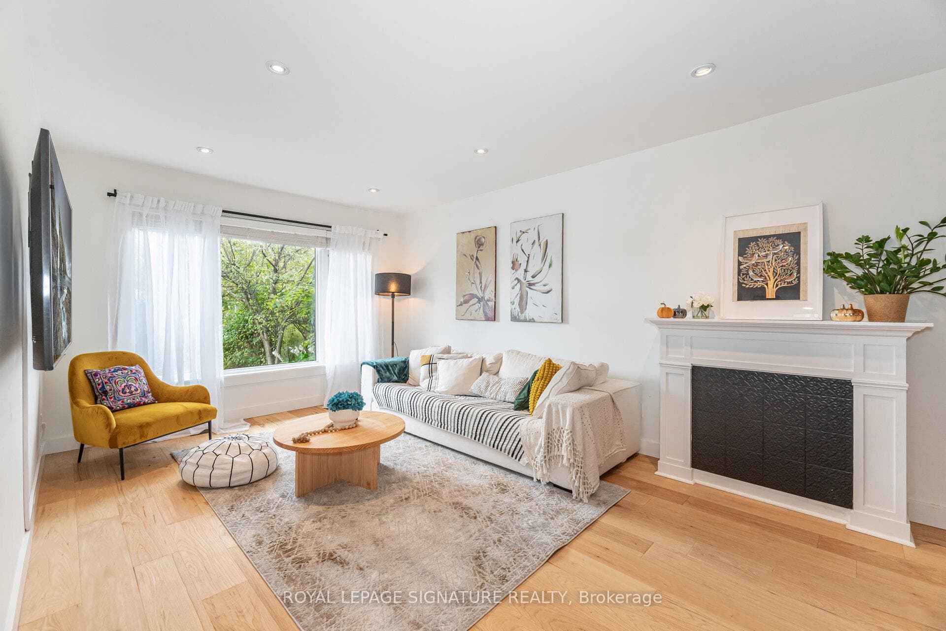 2431 Padstow Crescent photo 6