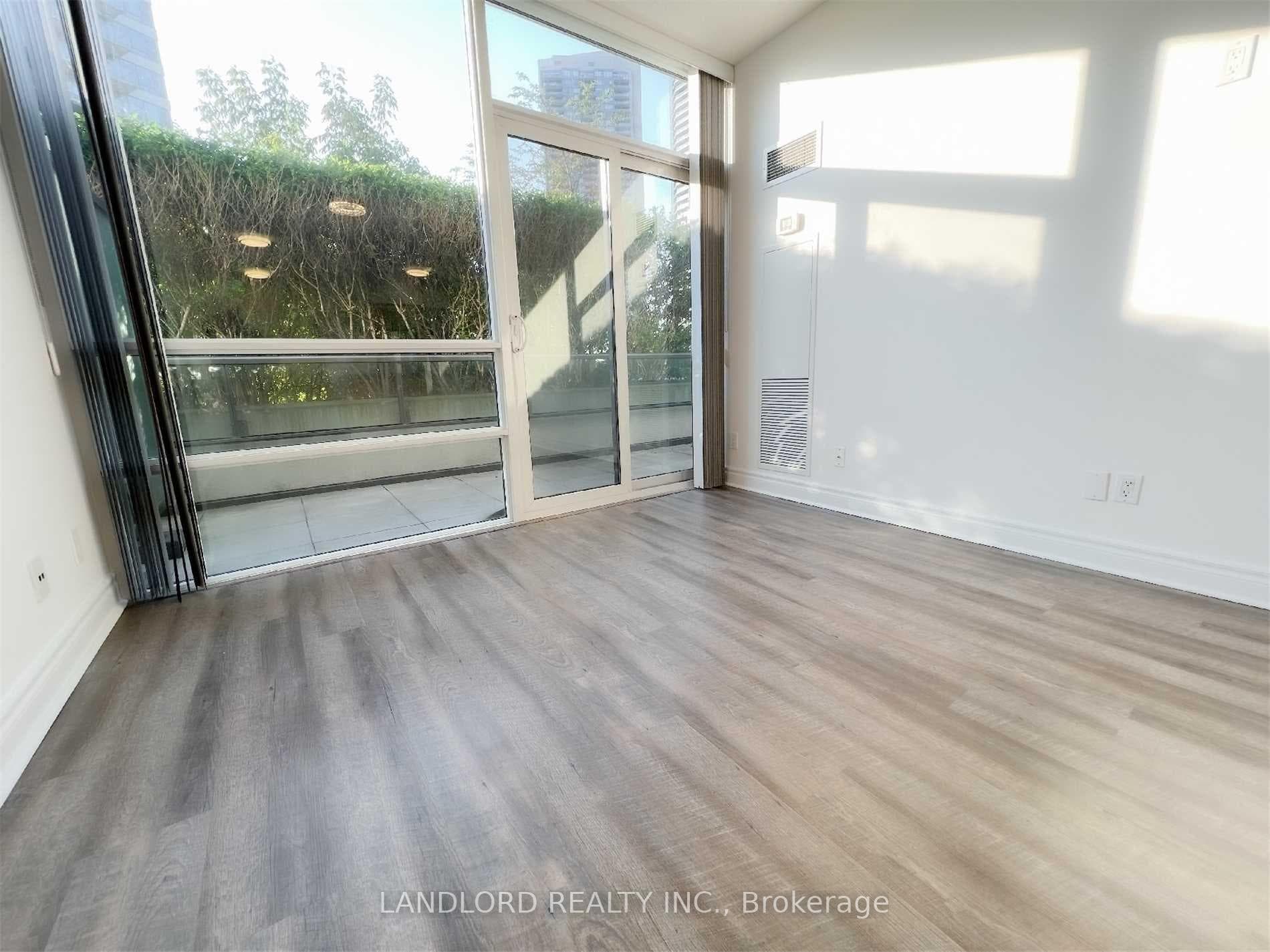 2240 Lakeshore Boulevard Unit 309 photo 9
