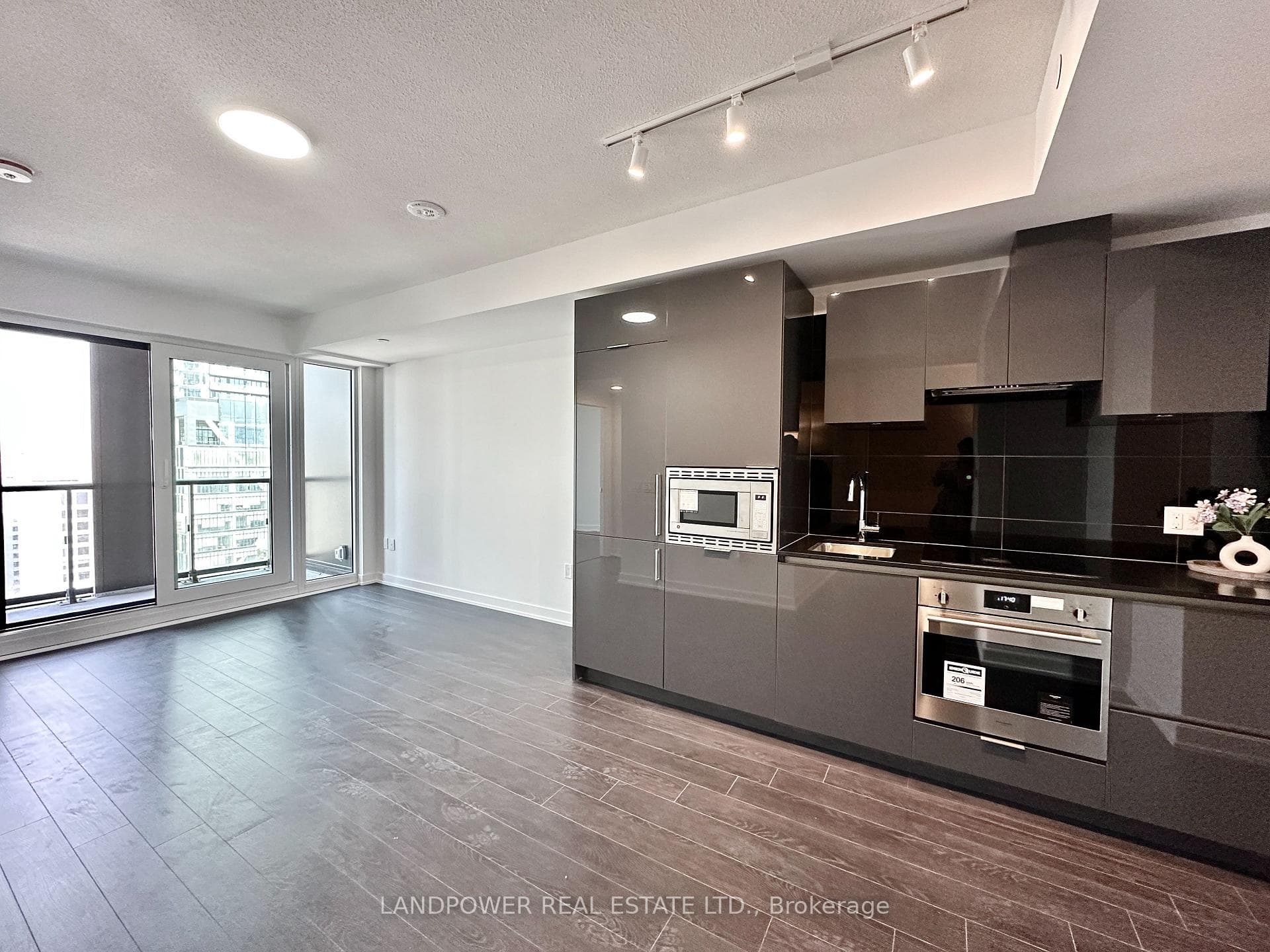 238 Simcoe Street Unit 2401 photo 1