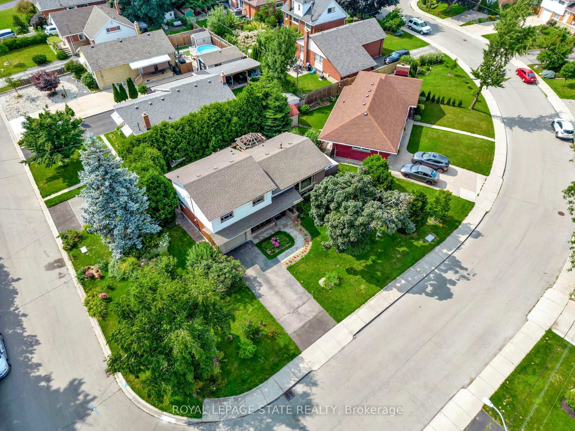74 Hardale Crescent photo 3