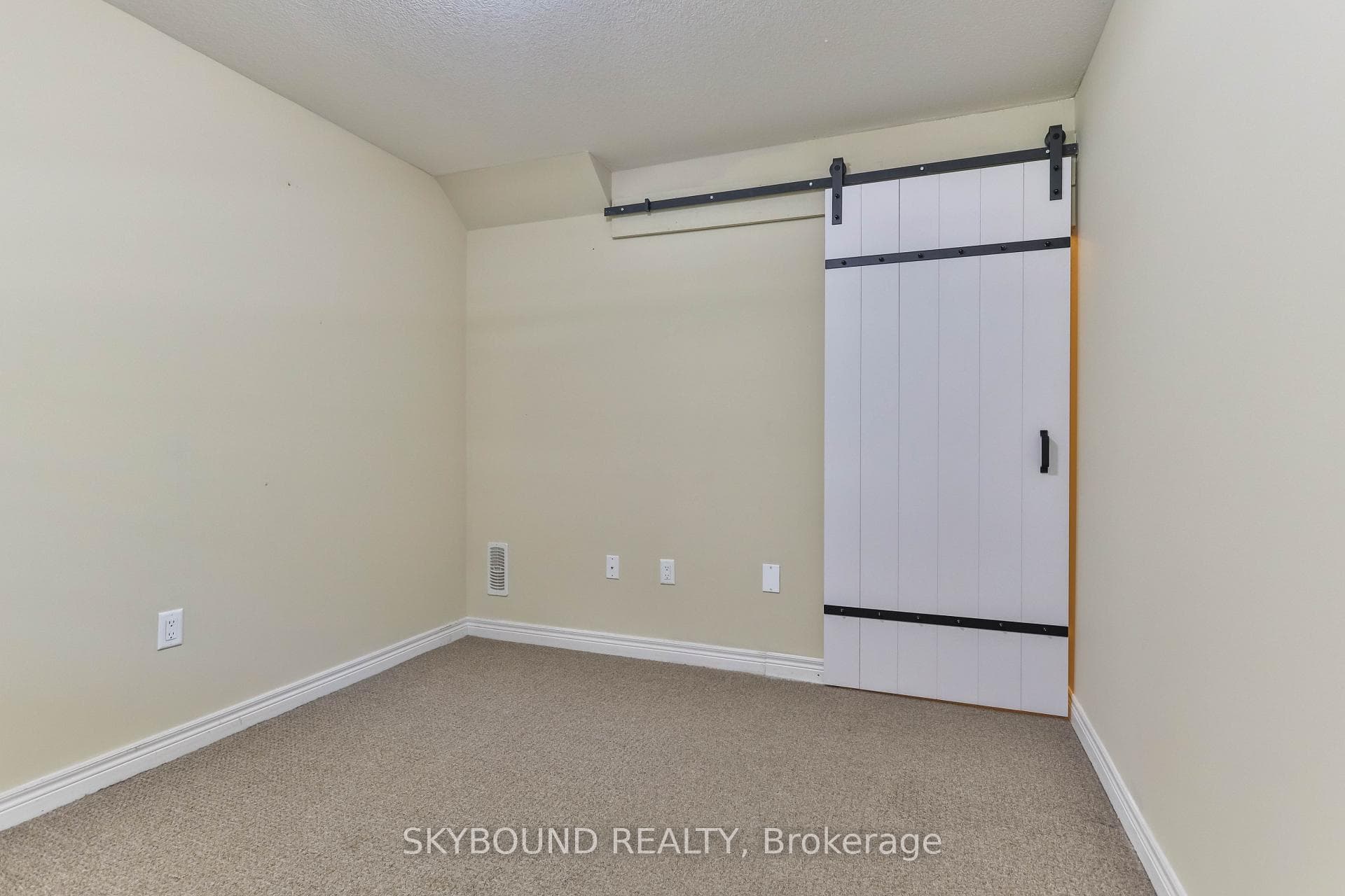 2 Egleston Lane photo 4
