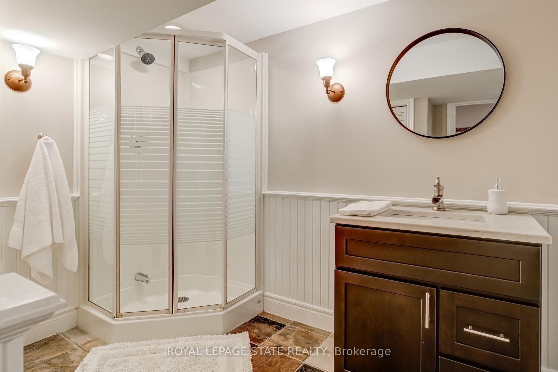 2047 Ardleigh Road photo 28