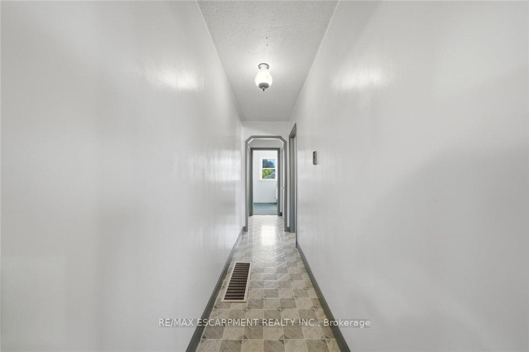 89 Charlotte Street photo 14