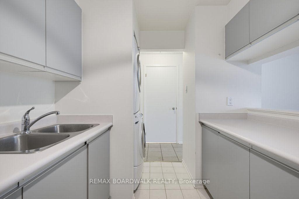 250 Brittany Drive Unit 207 photo 6