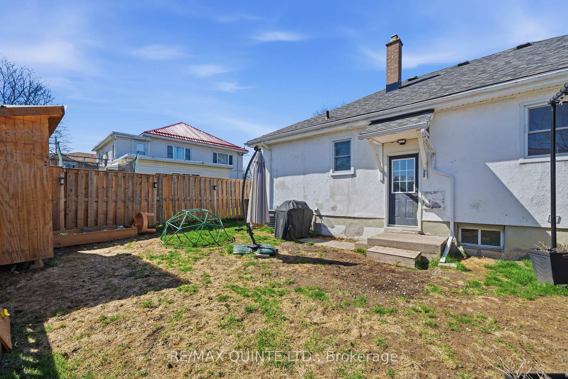 13 Sutcliffe Boulevard photo 40