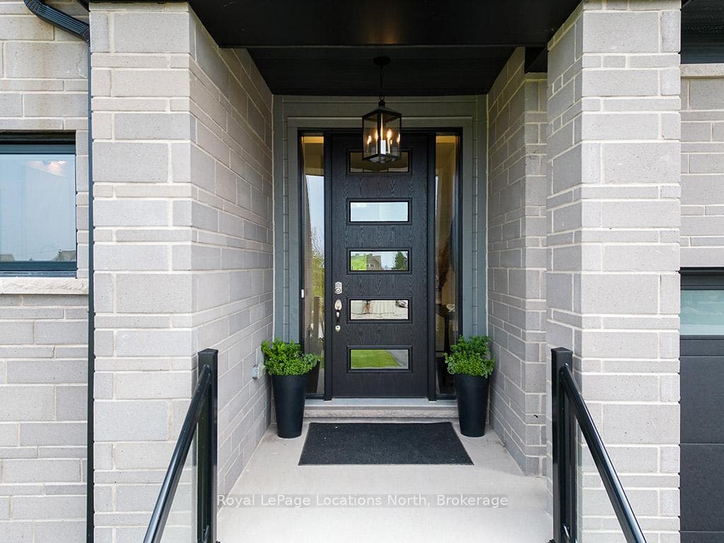 130 Dorothy Drive photo 2