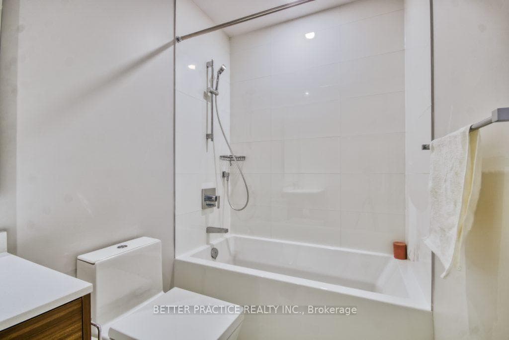 488 University Avenue Unit 2702 photo 11