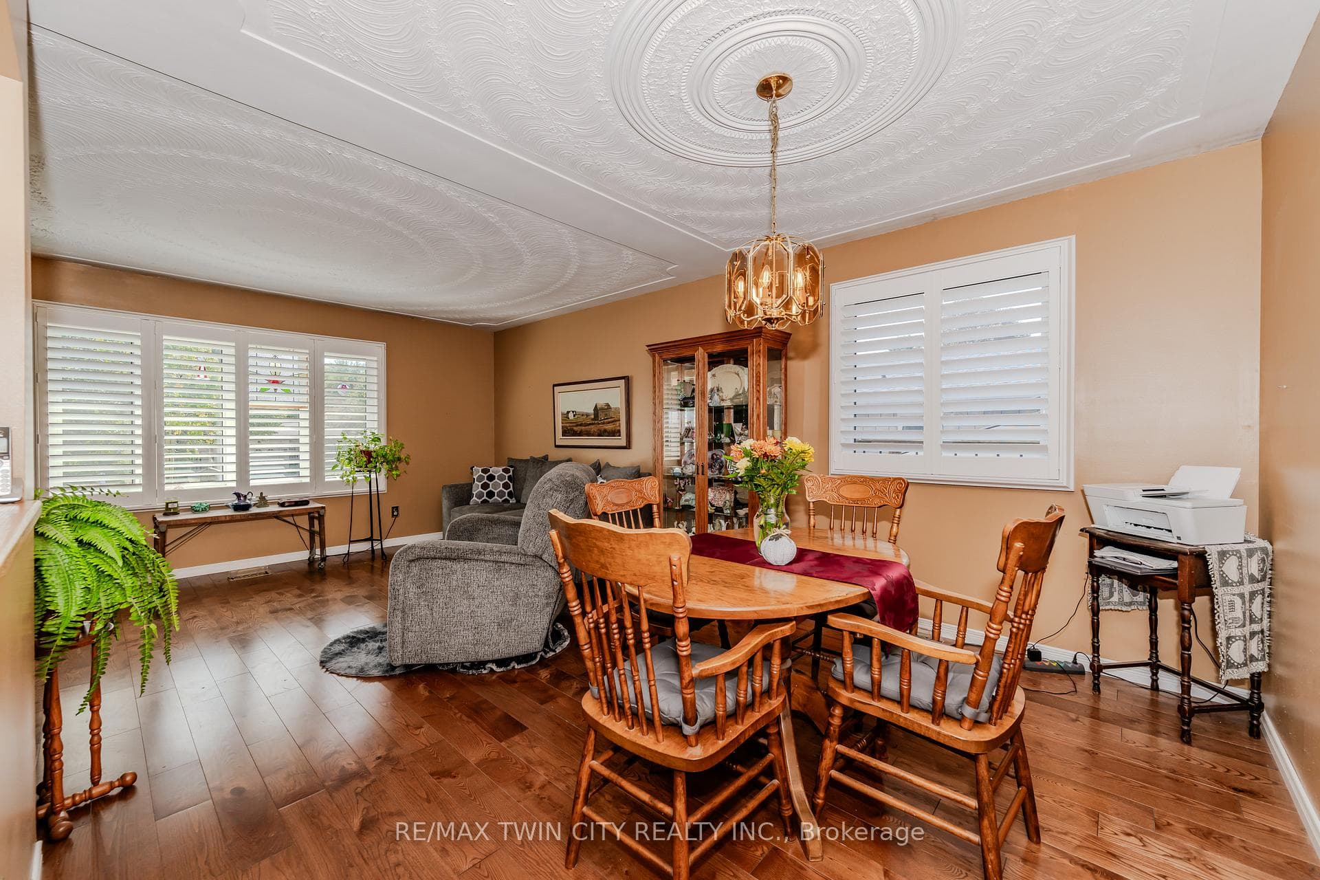 79 ERINBROOK Drive photo 9
