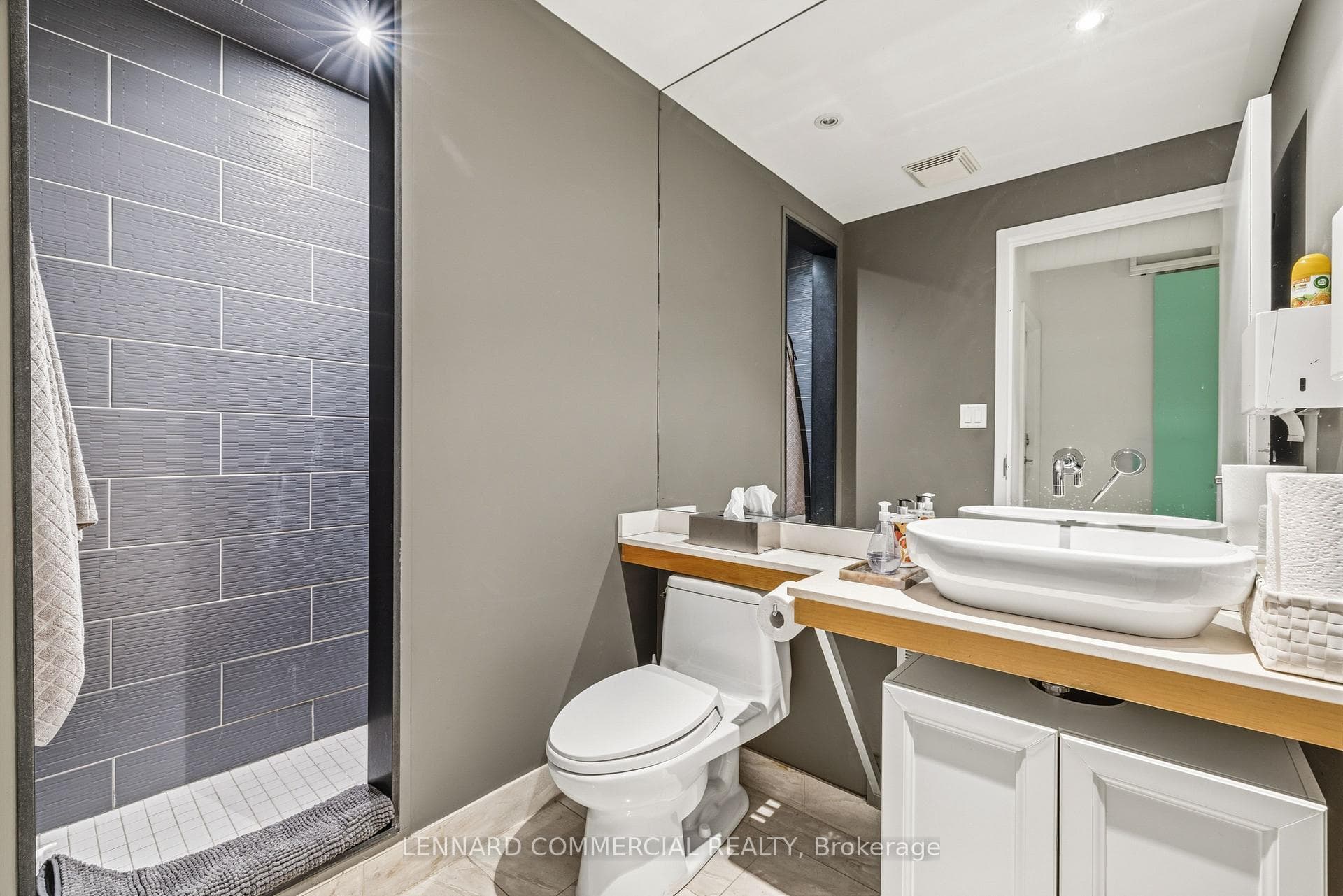 121 Logan Avenue photo 31