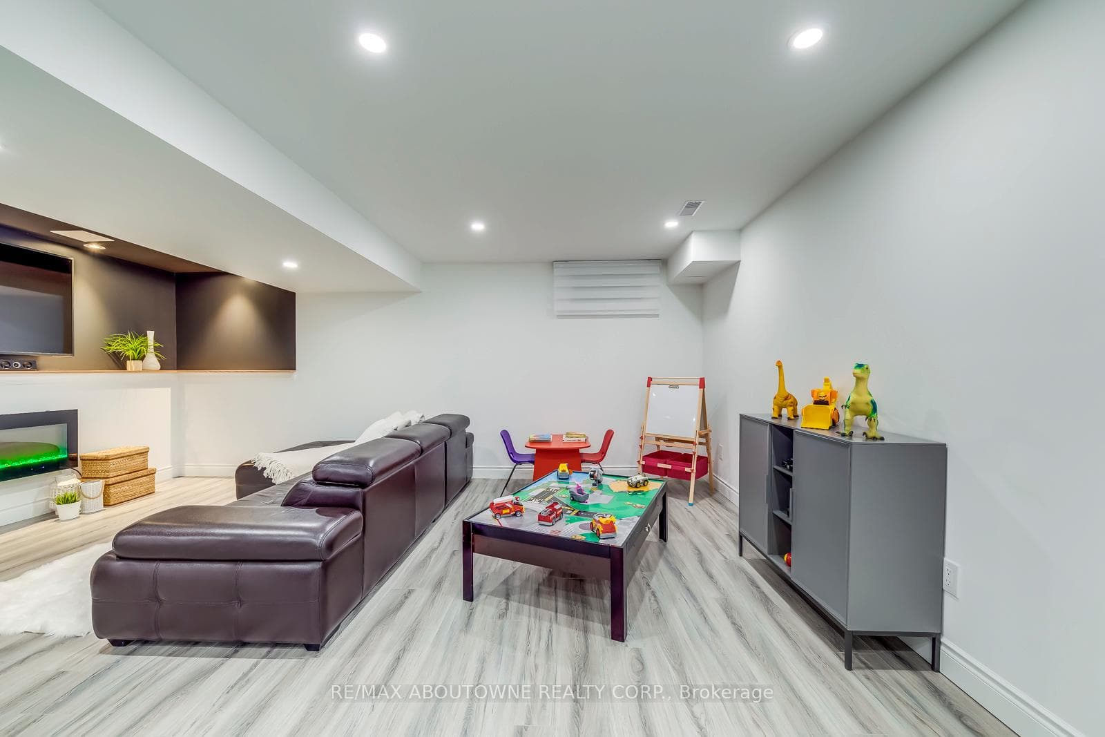 2034 Elmgrove Road photo 29