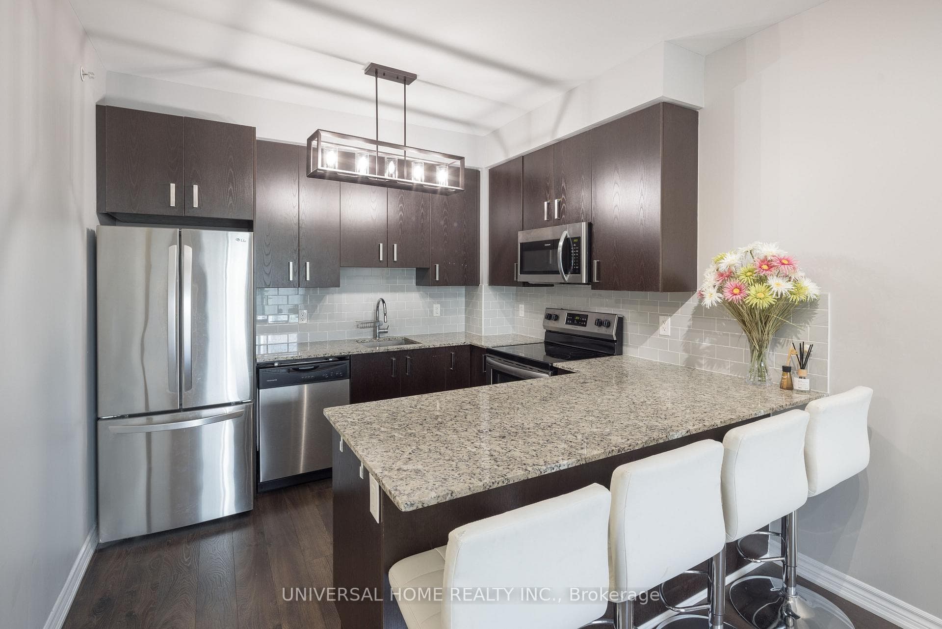 11611 YONGE Street Unit 206 photo 6