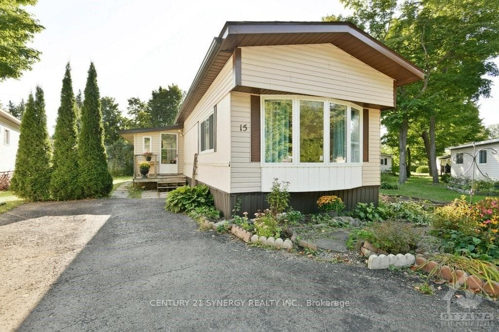 15 MAPLEWOOD Street photo 1