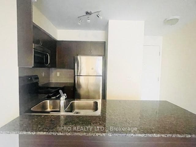 812 Lansdowne Avenue Unit 111 photo 10