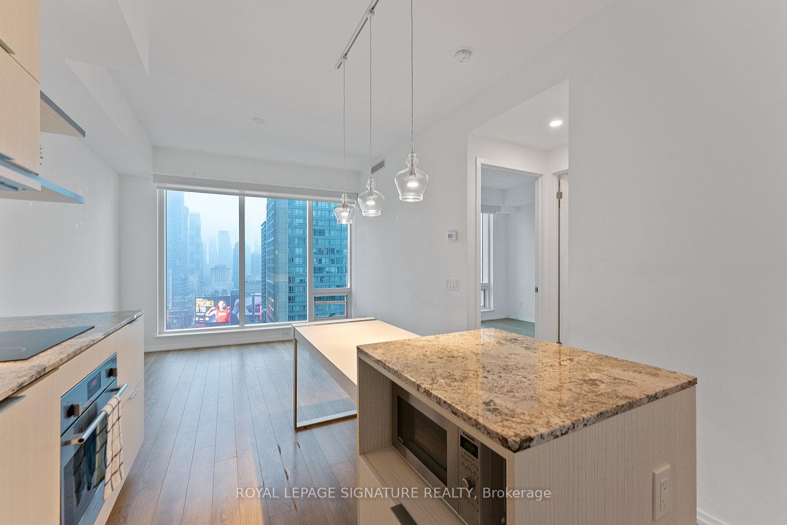 197 Yonge Street Unit 2401 photo 8