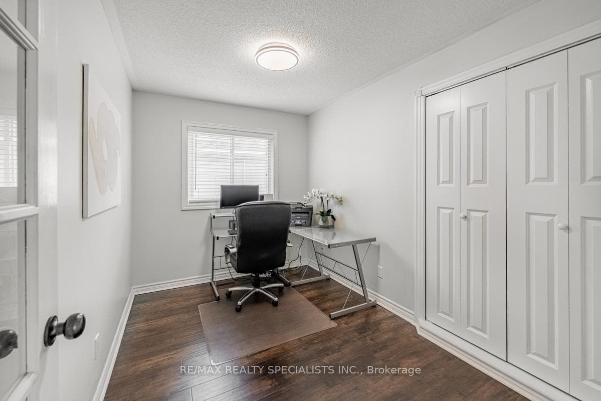 17 Banting Road photo 17