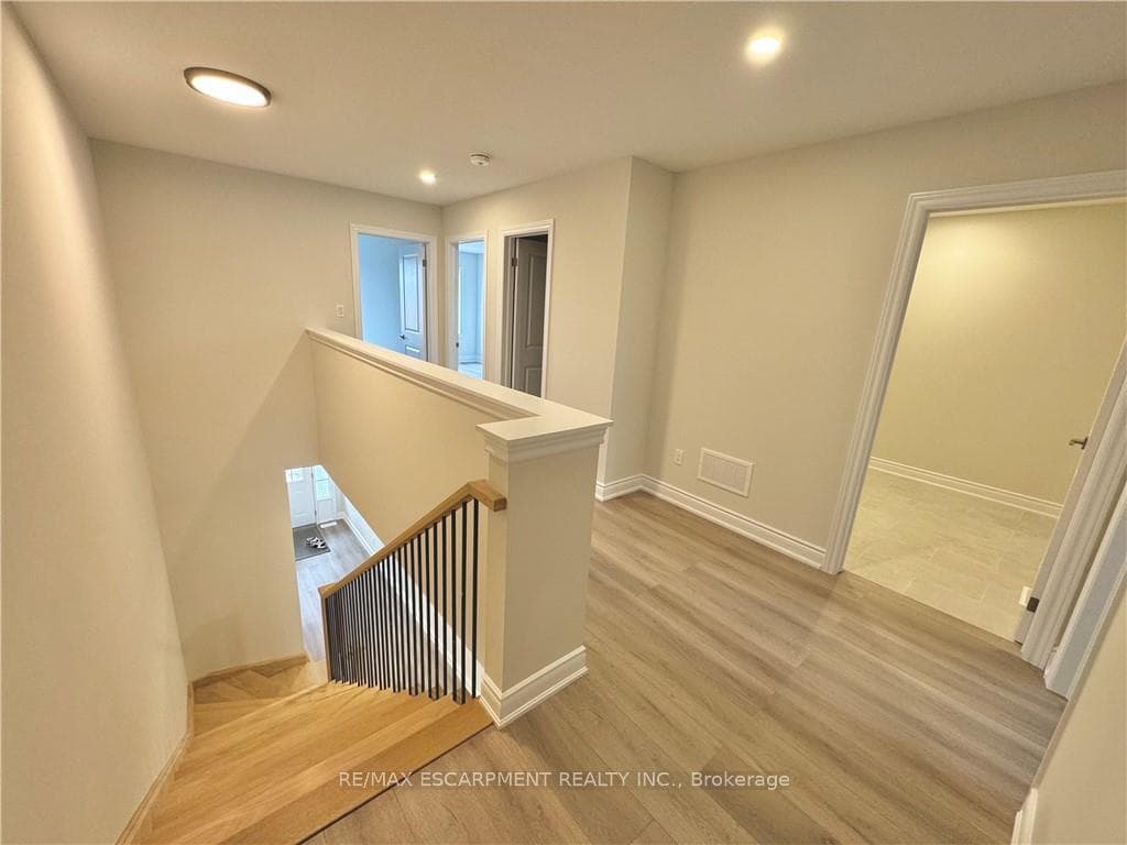 4 Harmony Way photo 9