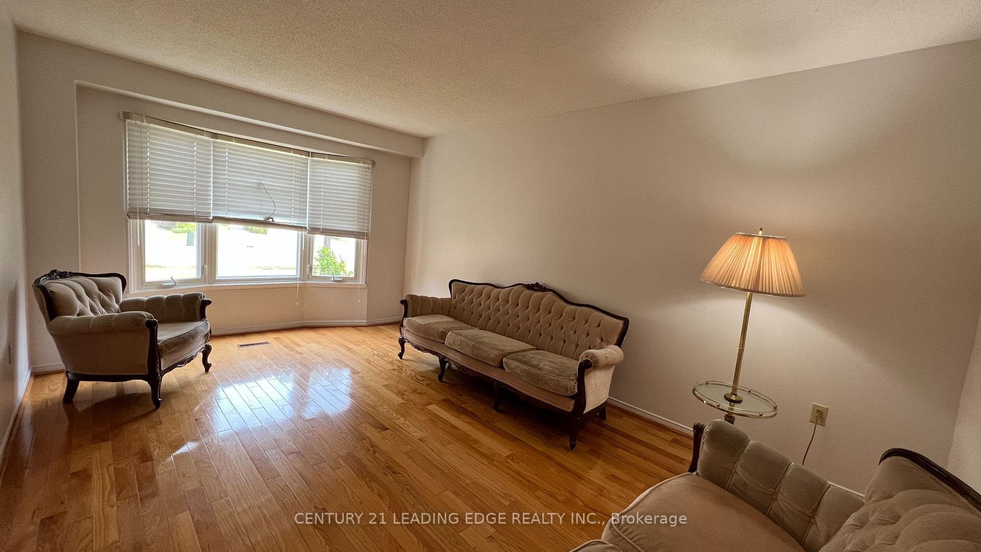 83 Inniscross Crescent photo 3