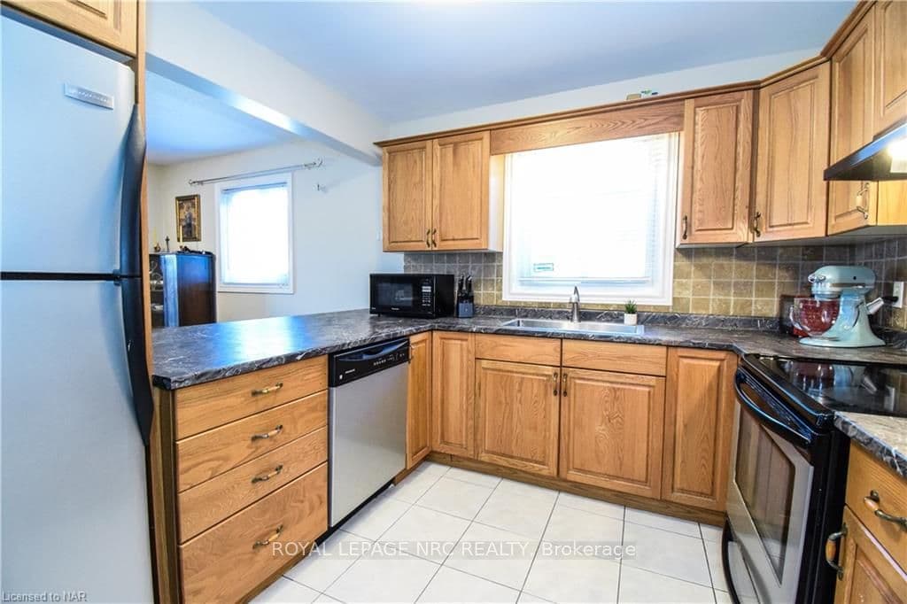 1072A VANSICKLE Road photo 10