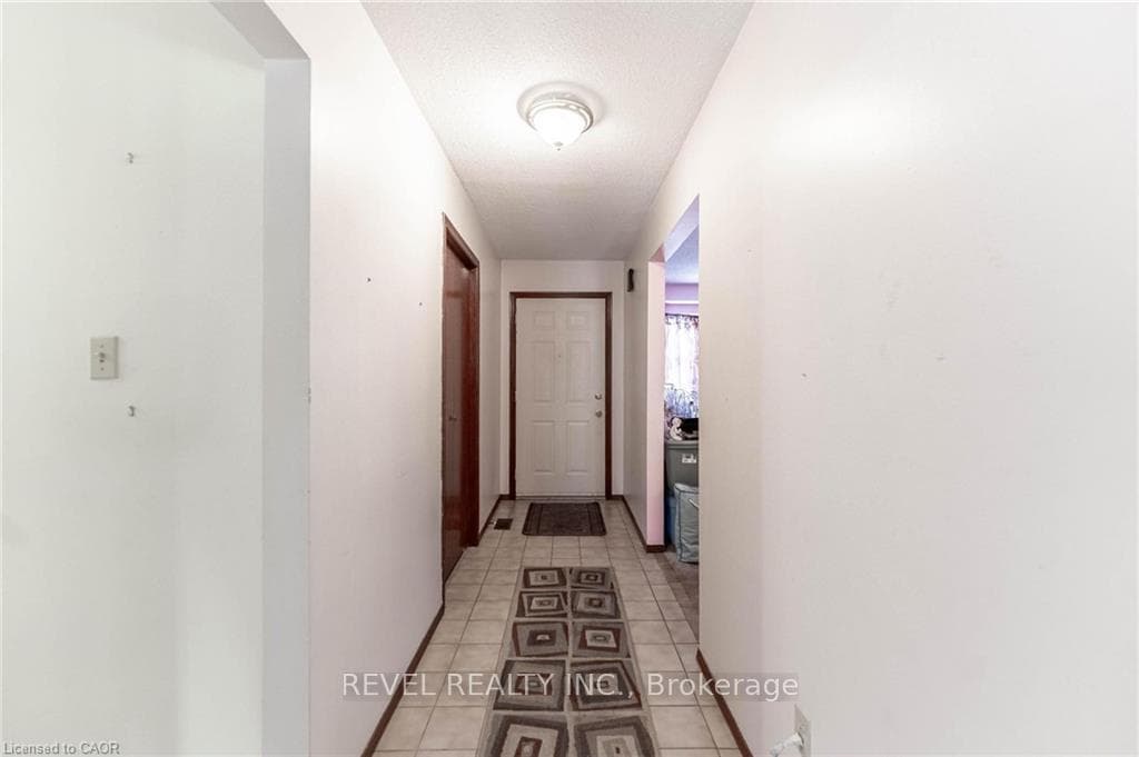 5 Charing Drive photo 2