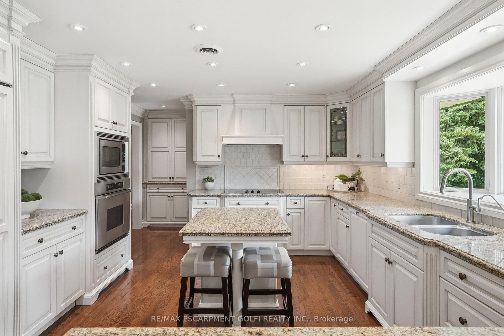 5 MAPLE Avenue photo 6