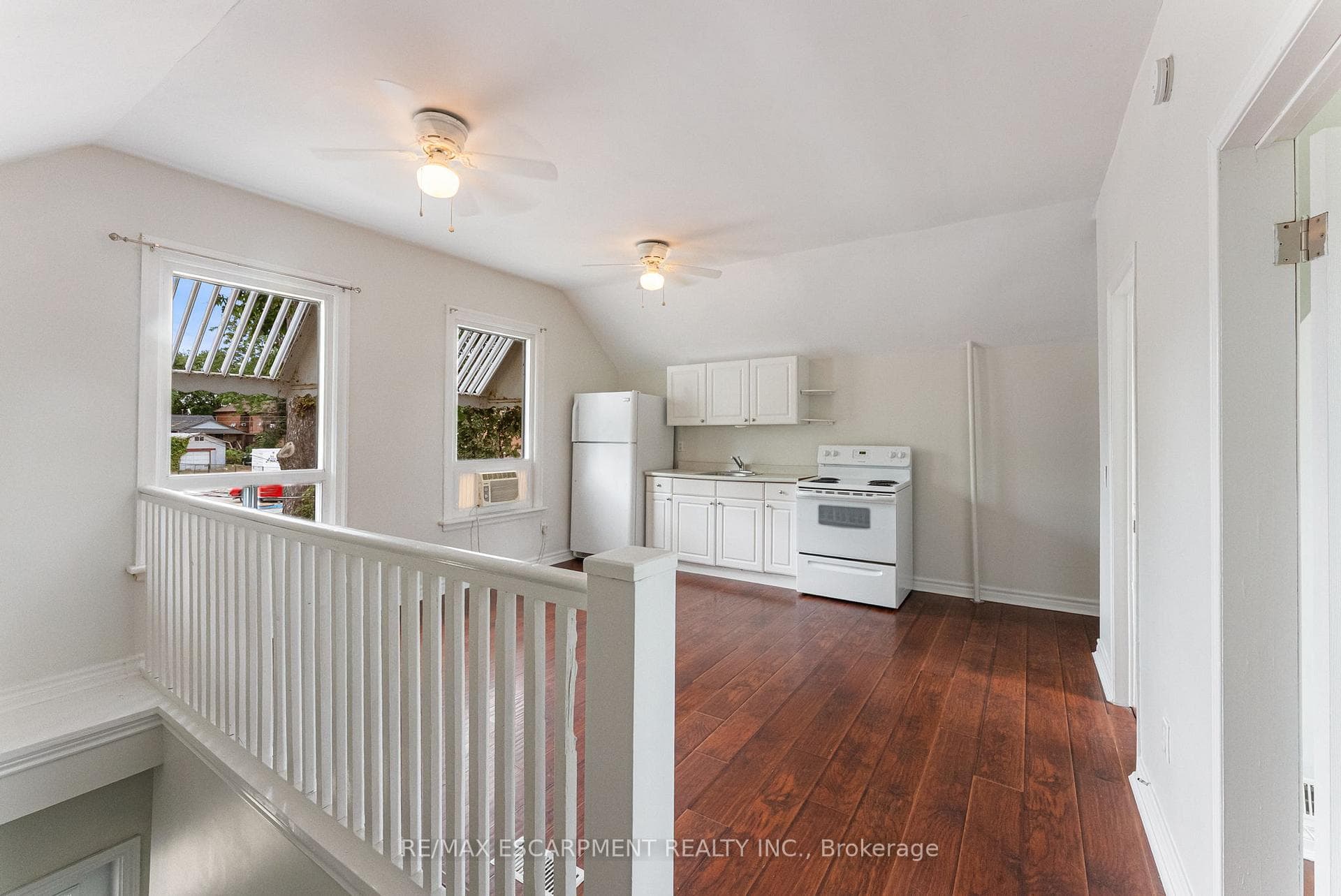 208 East Avenue photo 6