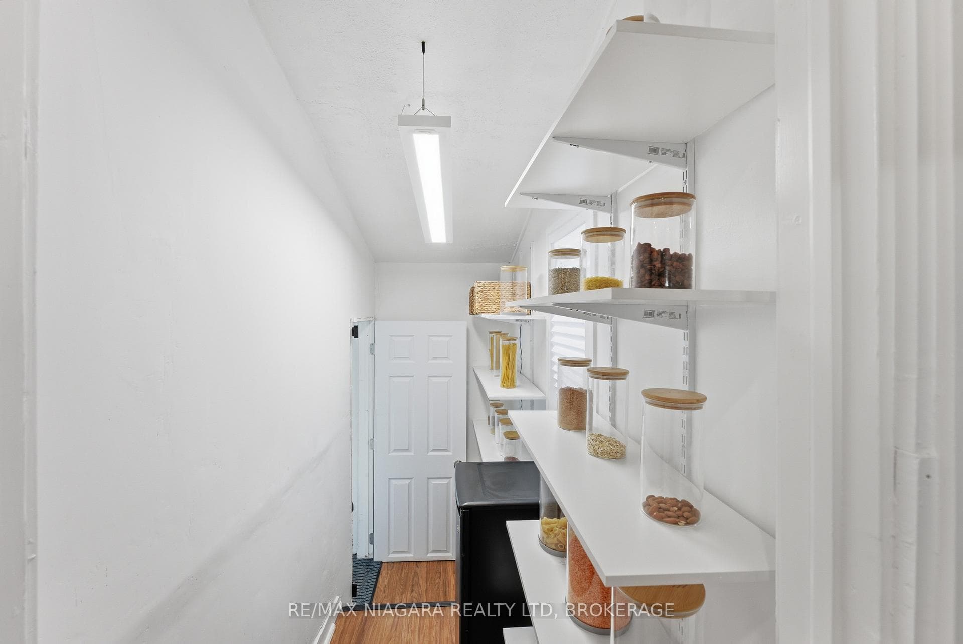 412 Welland Avenue photo 9