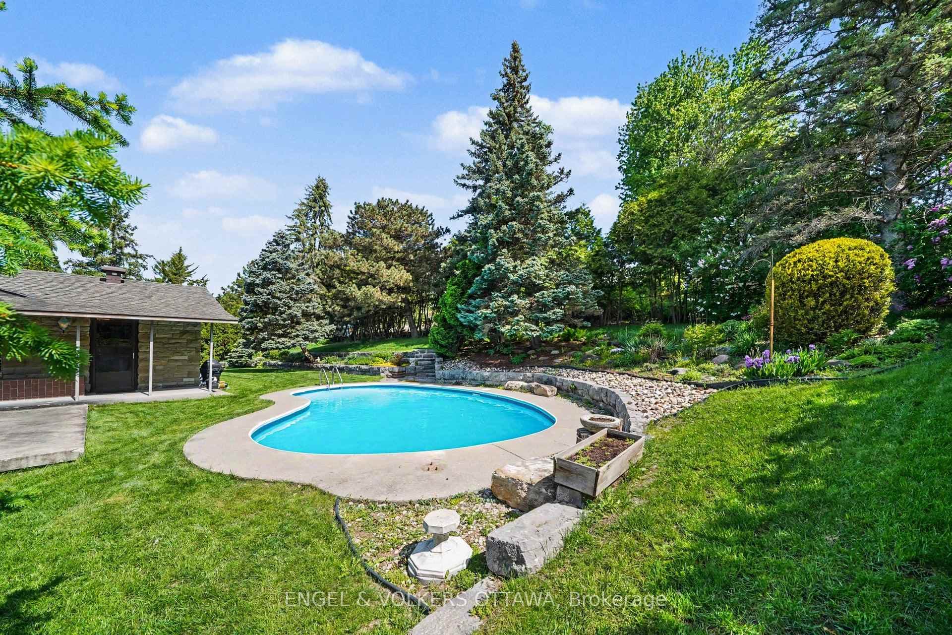 17 Goodwood Drive photo 43