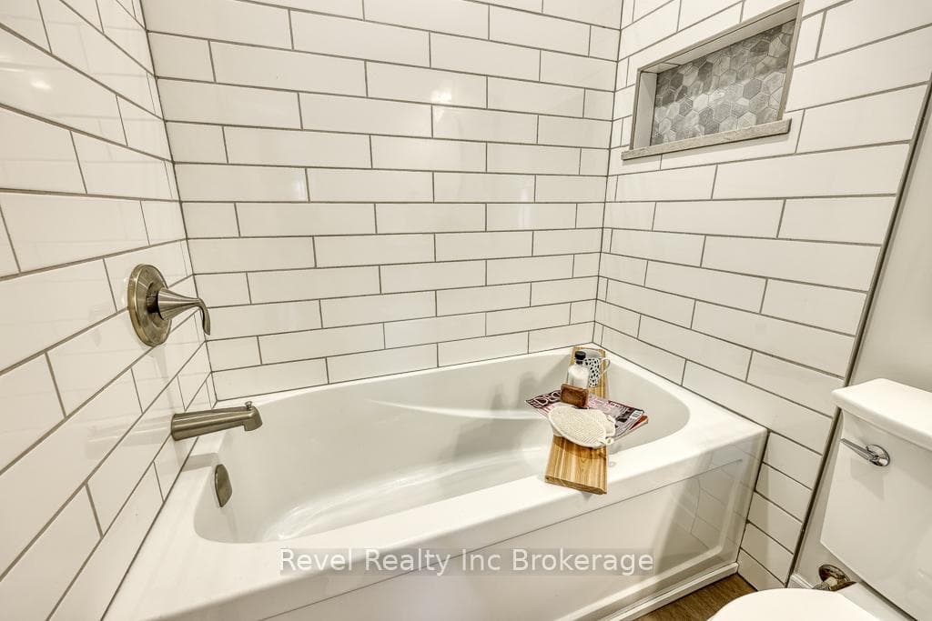 679 Elizabeth Street photo 20
