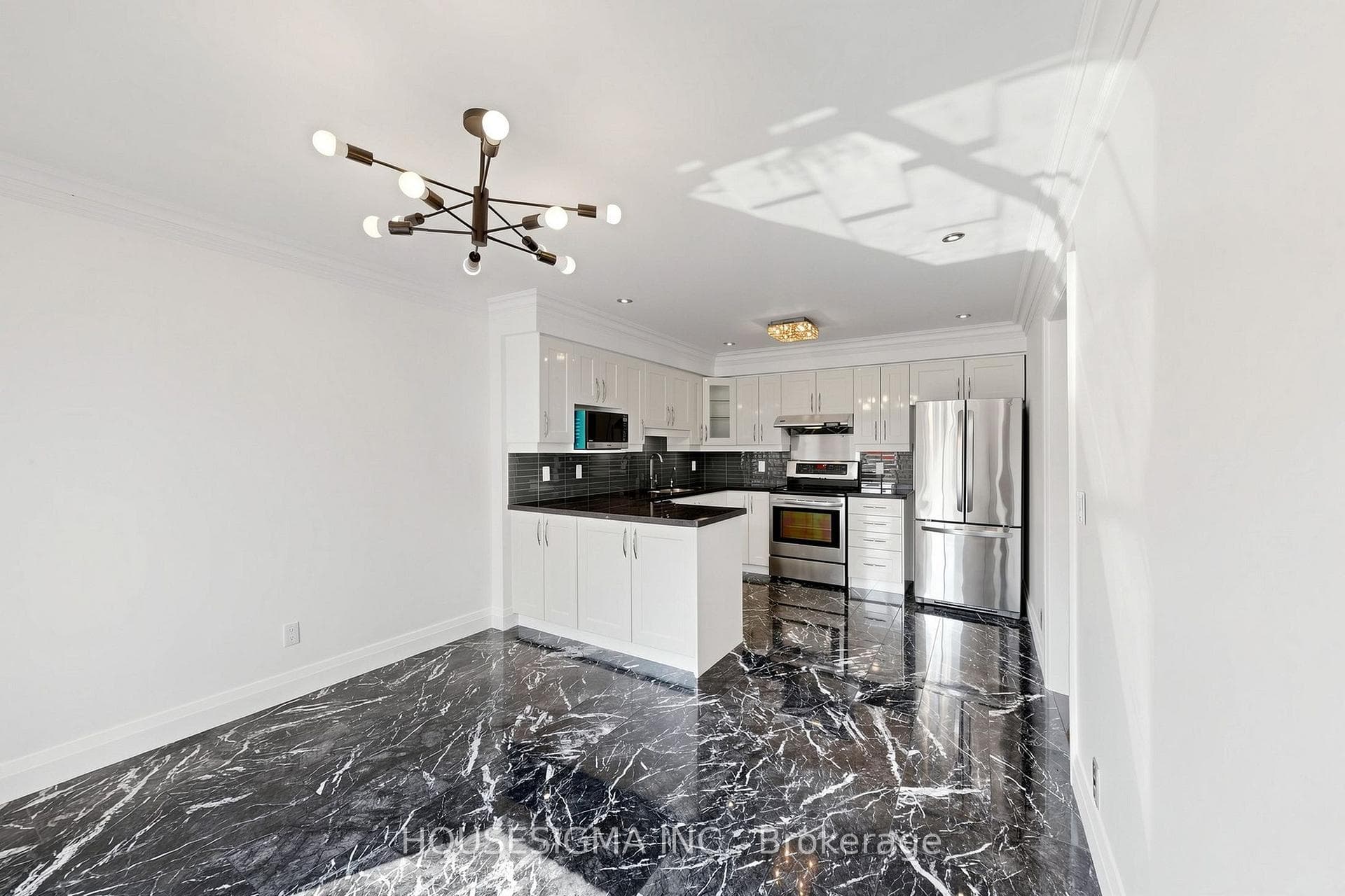 83 Mondeo Drive Unit 220 photo 13