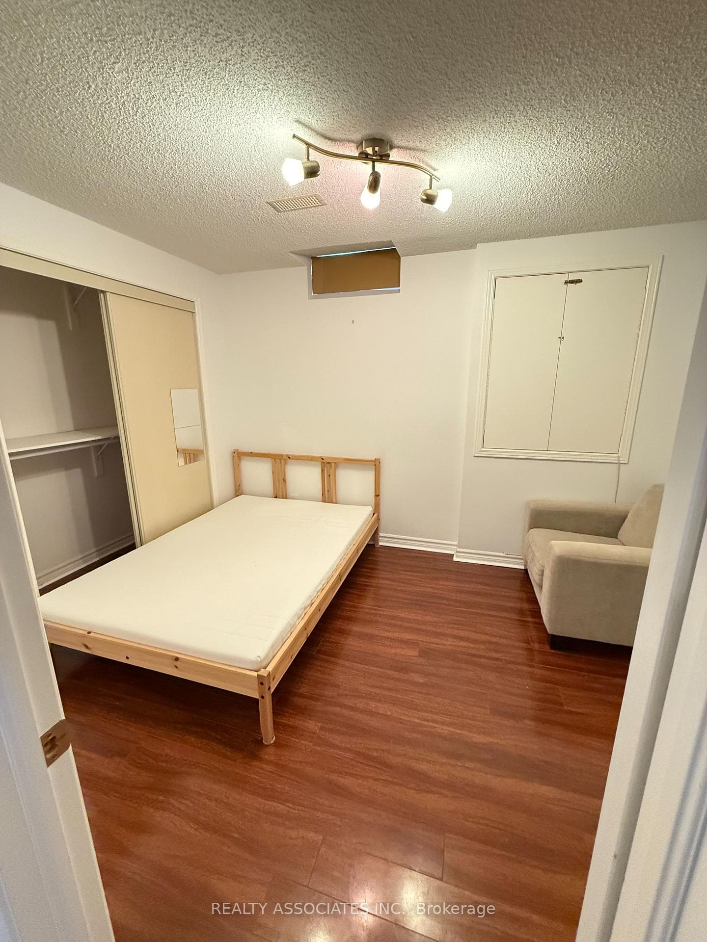 68 Redstone Road Unit Lower photo 7