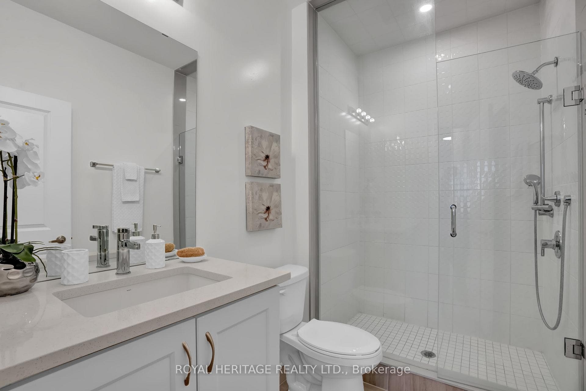 683 Port Darlington Road photo 32