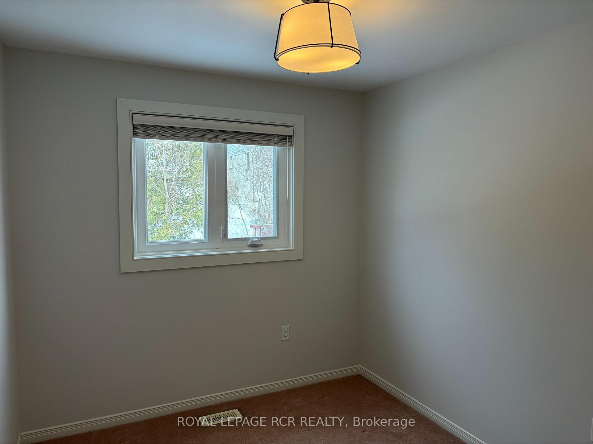 8 Lawton Court photo 17