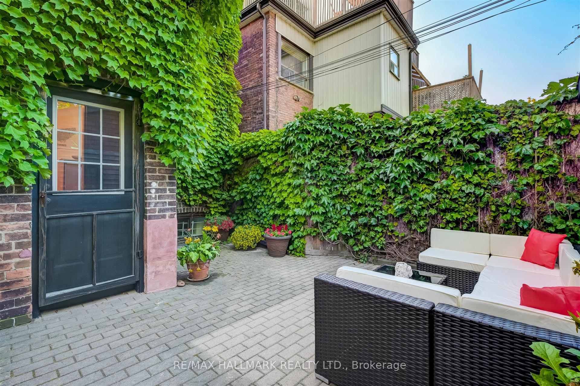 719 Carlaw Avenue photo 37