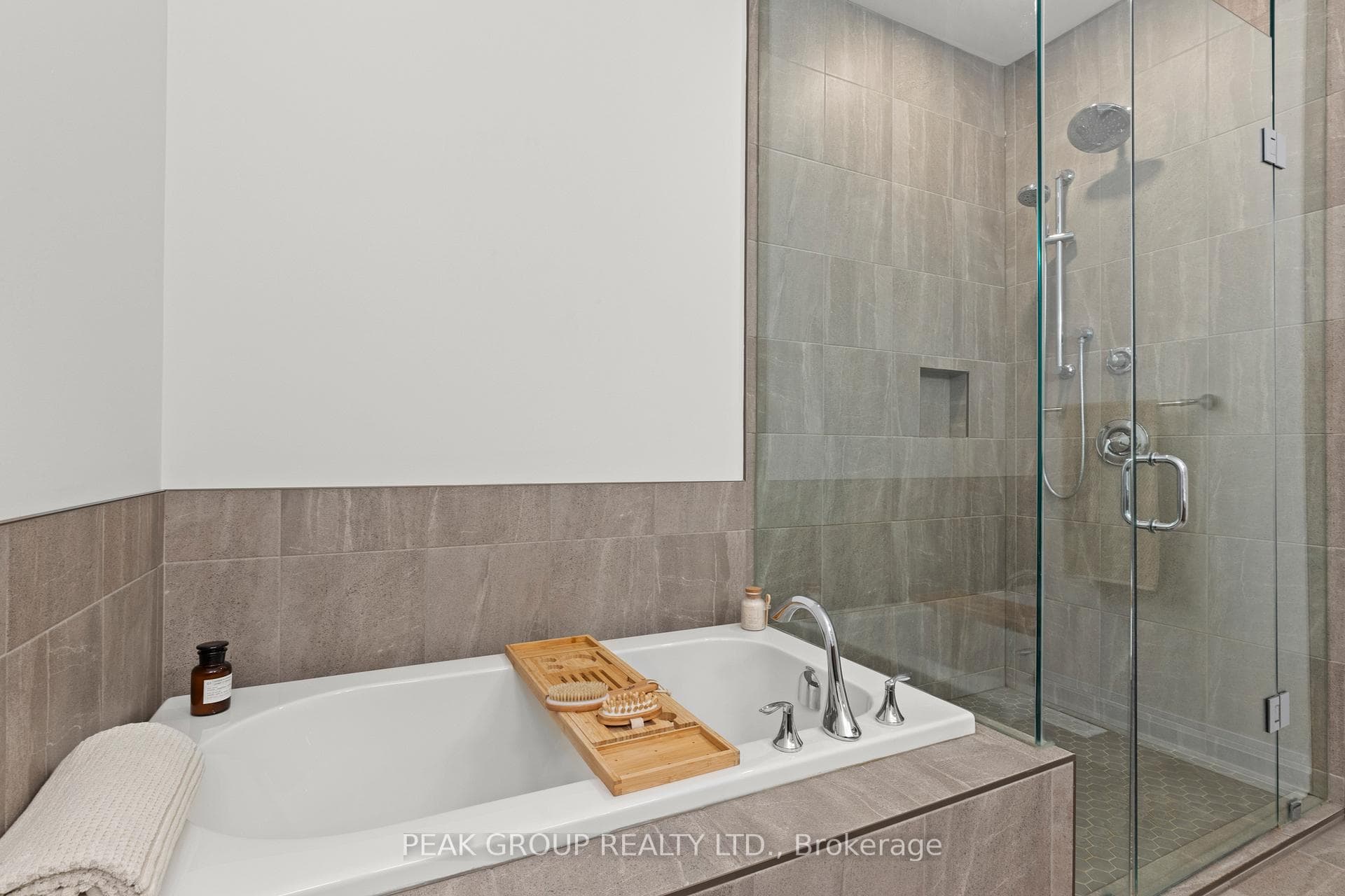8974 Willoughby Drive Unit 8 photo 27