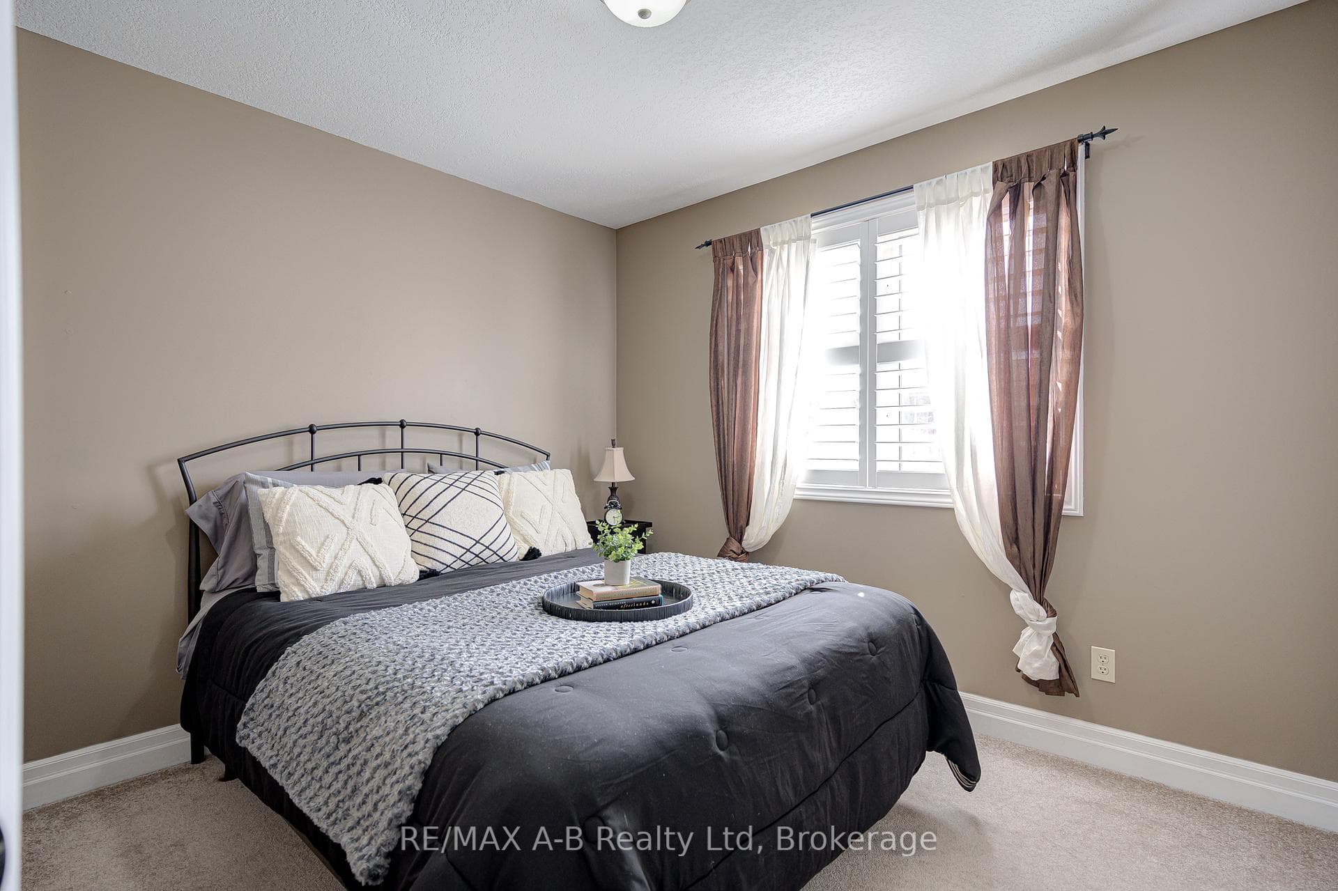 655 Champlain Boulevard photo 25