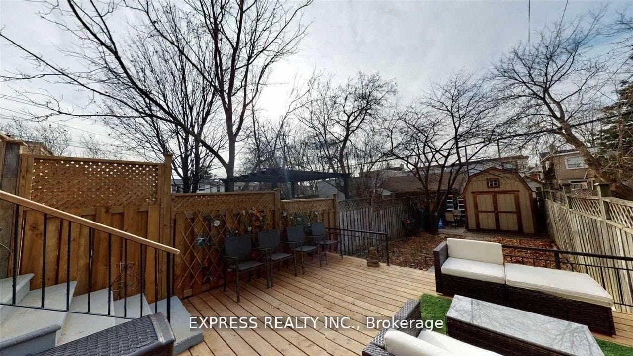146 Blackthorn Avenue Unit Lower photo 11