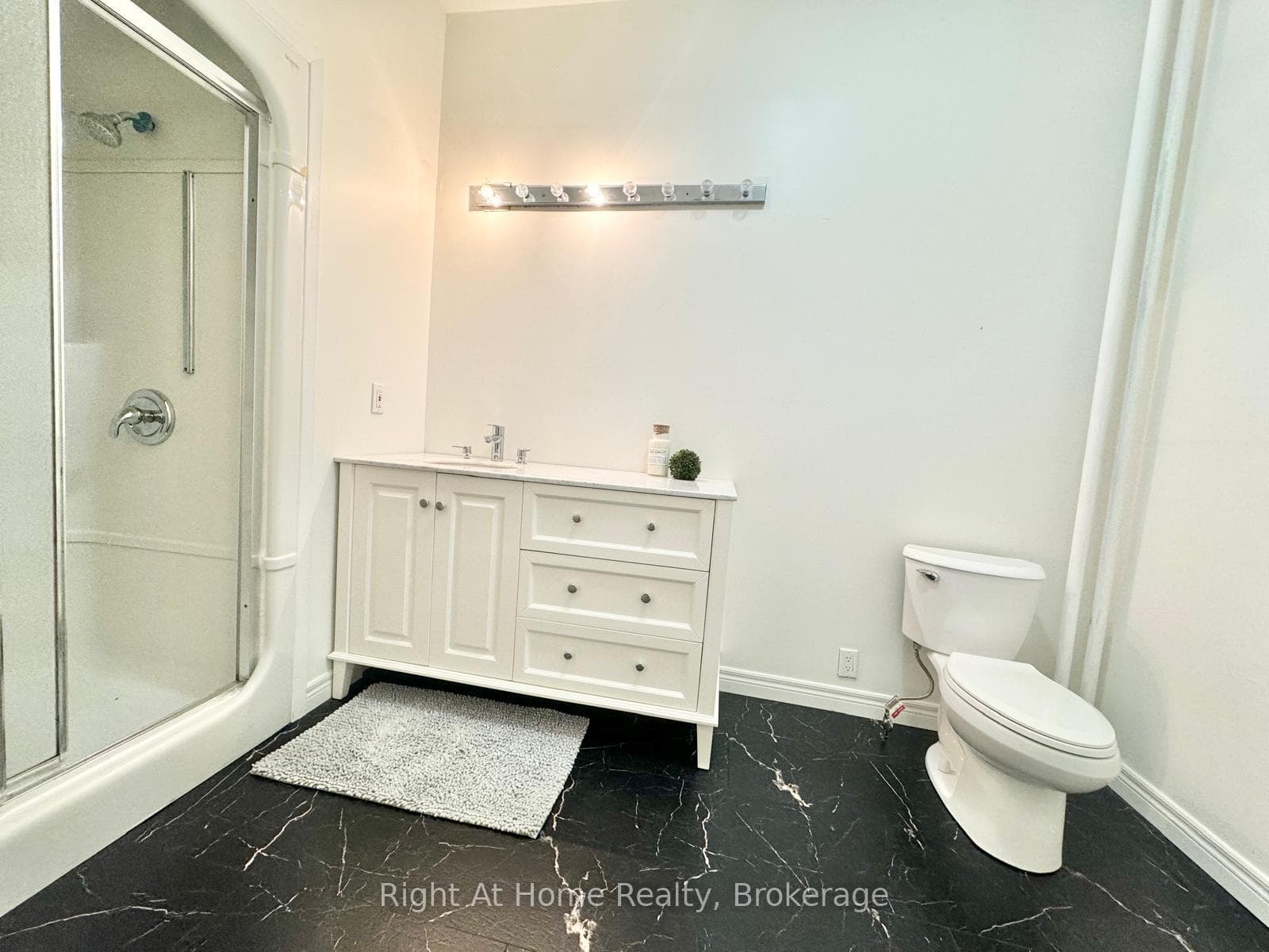 216 Hatt Street photo 6