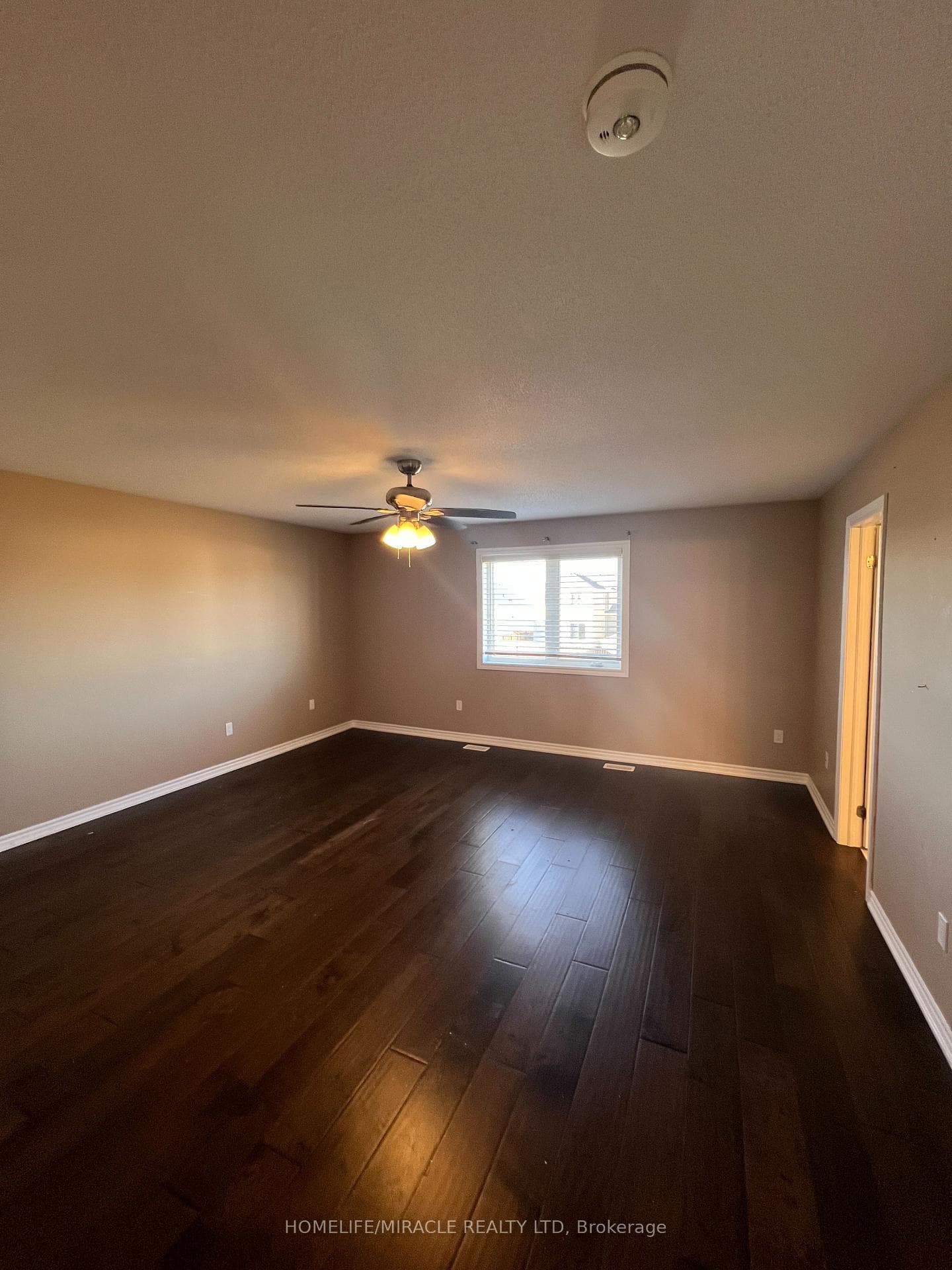 90 Todd Crescent photo 12
