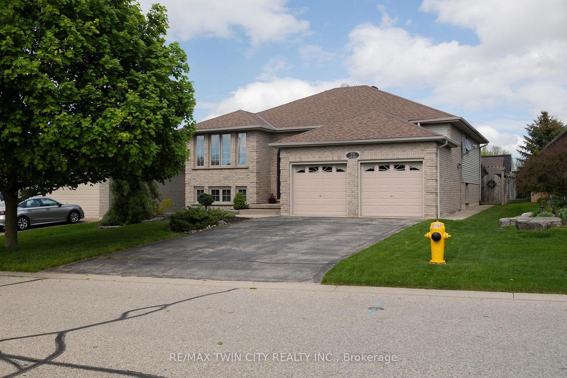 75 COURT Drive photo 1