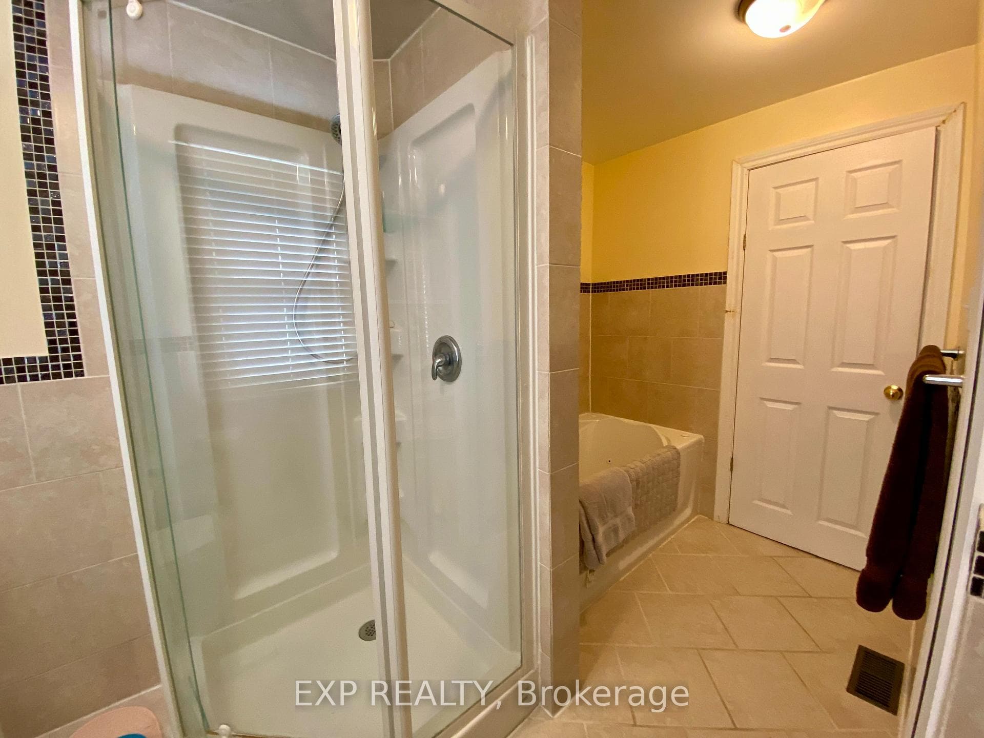 630 Perry Street photo 8