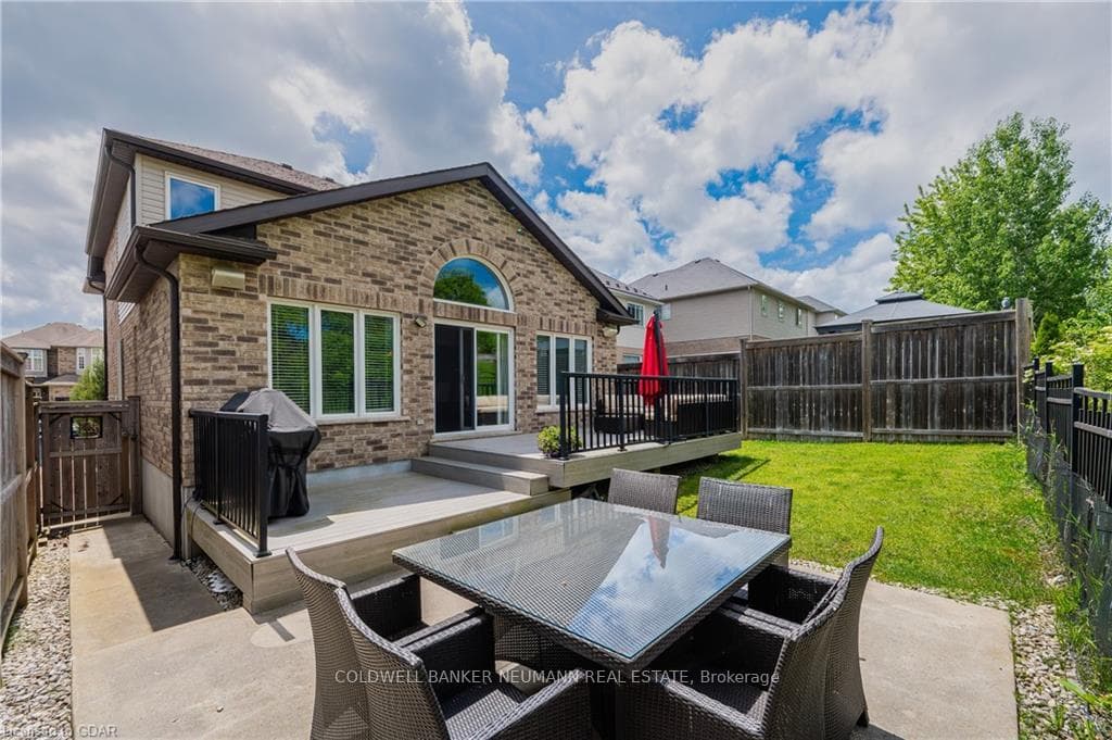 15 Hebert Street photo 32